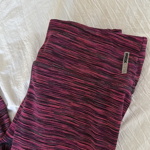 Reebok purple striped leggings - Picture 2 of 3